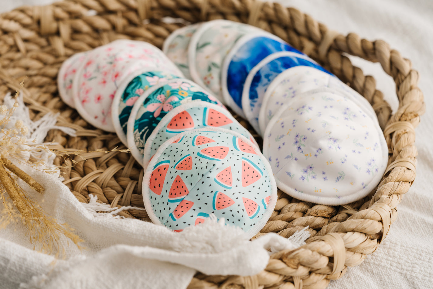 Disposable vs. Reusable Breast Pads: Which One is Best for You?