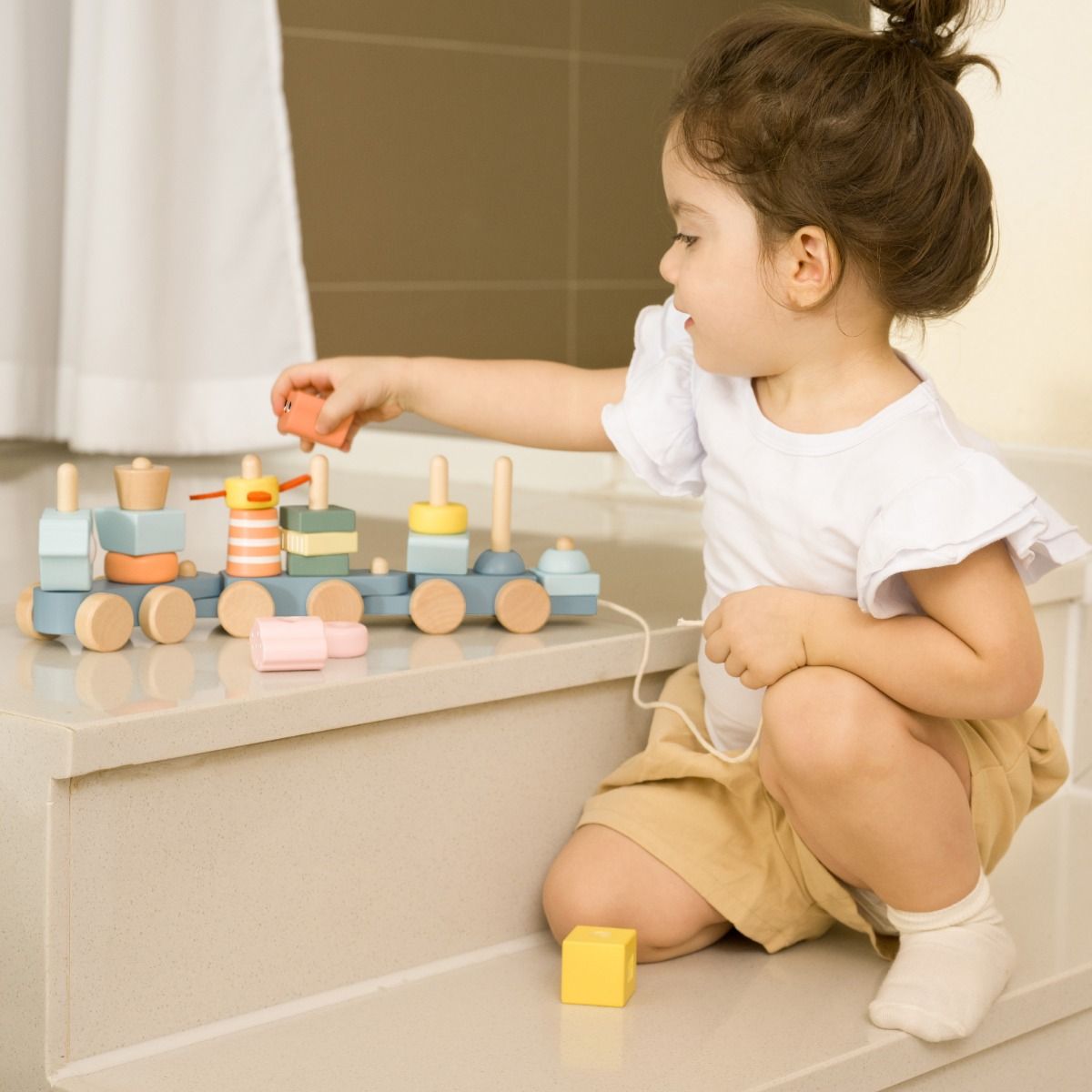 Classic World Pull Train - Ocean for baby and toddler. MOD & TOD