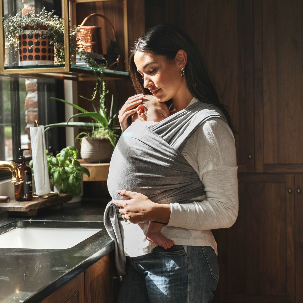 Moby Classic Wrap - Grey for baby wearing. MOD & TOD