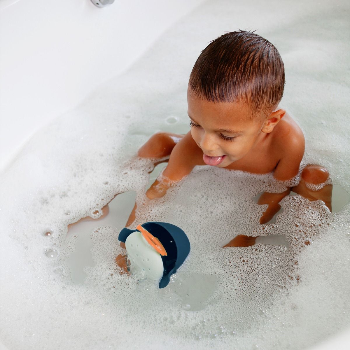 Boon Chomp Hungry Whale Bath Toy - Navy | modandtod.comv