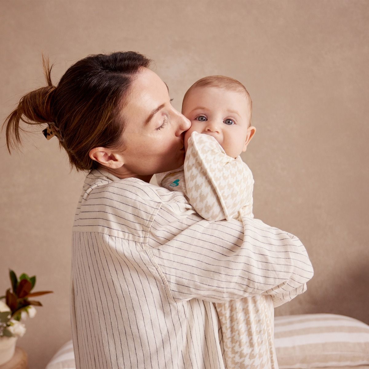 Love to Dream Swaddle Up™ Original 1.0 TOG - Houndstooth | modandtod.com